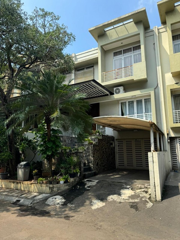 Rumah 3 Lantai di Pasar Minggu Jakarta Barat SHM Siap Huni KT 4 KM 4 Surat SHM