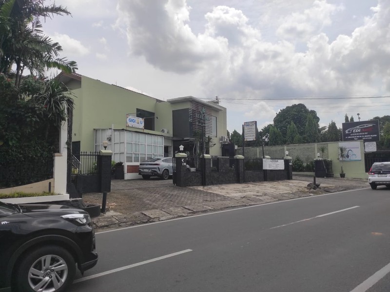 Rumah Bagus Di Pinggir Jalan Lebak Bulus Jakarta Selatan