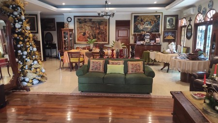 Rumah Mewah Strategis Pinggir Jalan Lebak Bulus Jakarta Selatan - 6 Kamar & Kolam Renang