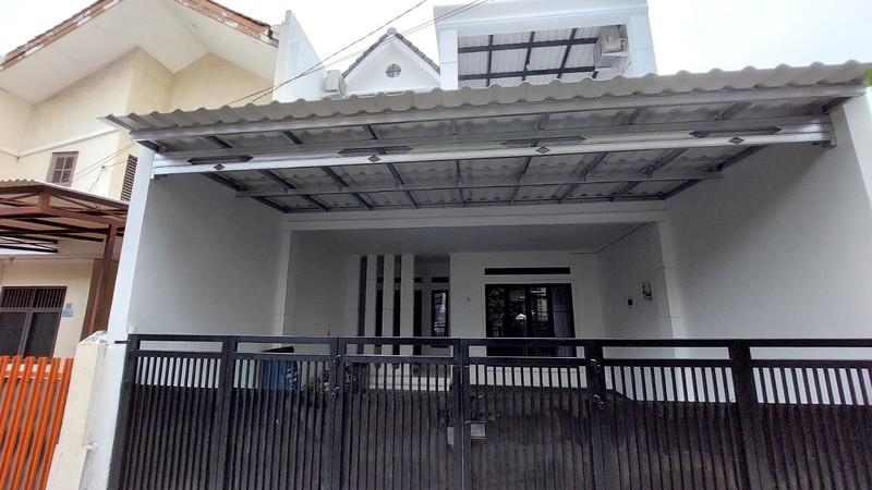 Rumah Tingkat Bangunan Baru di Tebet Barat Jakarta Selatan
