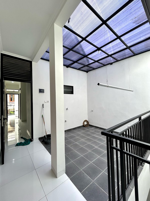 Rumah Tingkat Bangunan Baru di Tebet Barat Jakarta Selatan