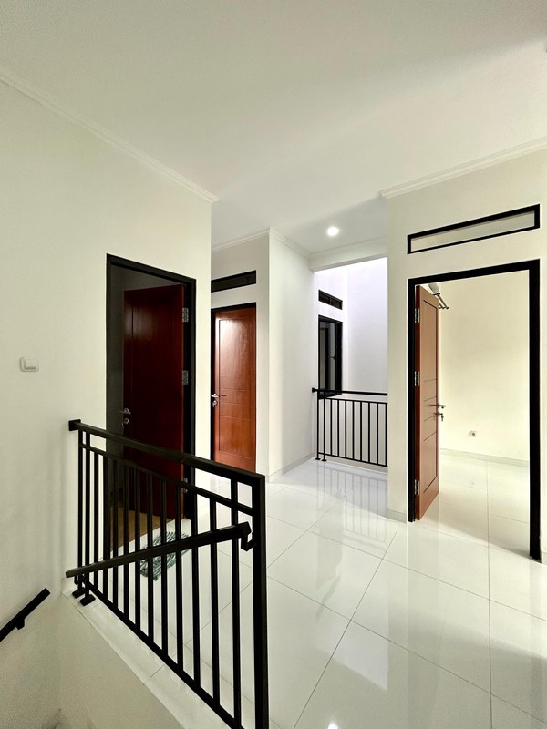 Rumah Tingkat Bangunan Baru di Tebet Barat Jakarta Selatan
