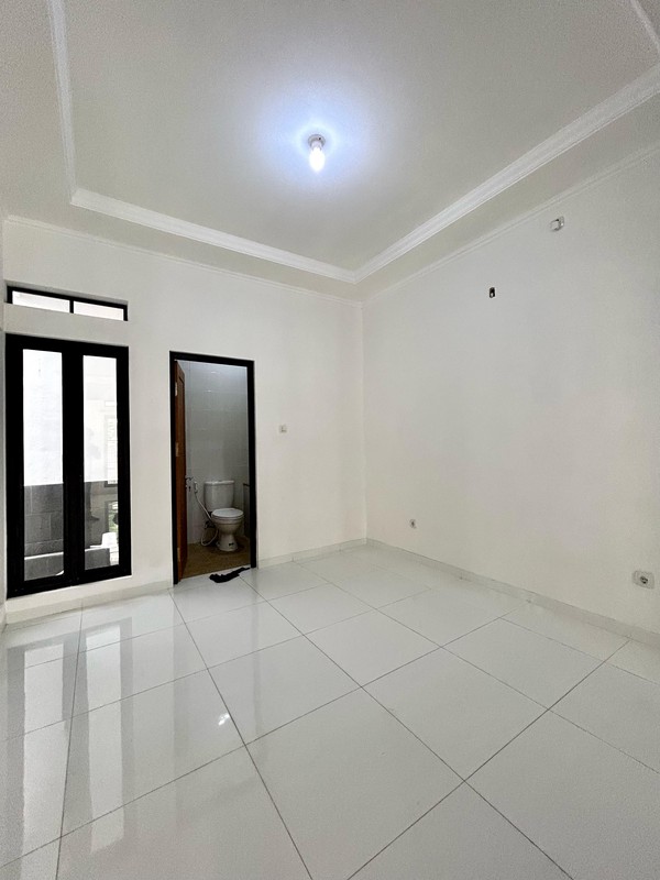 Rumah Tingkat Bangunan Baru di Tebet Barat Jakarta Selatan