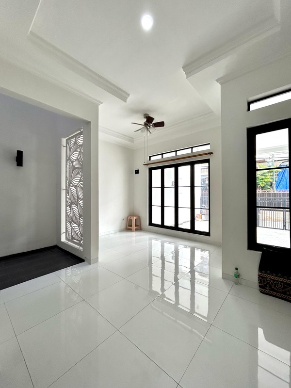 Rumah Tingkat Bangunan Baru di Tebet Barat Jakarta Selatan