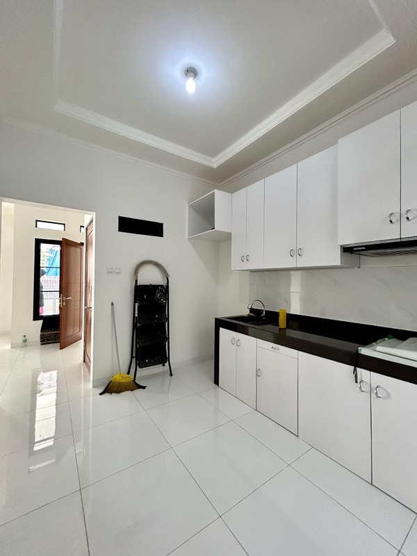 Rumah Tingkat Bangunan Baru di Tebet Barat Jakarta Selatan