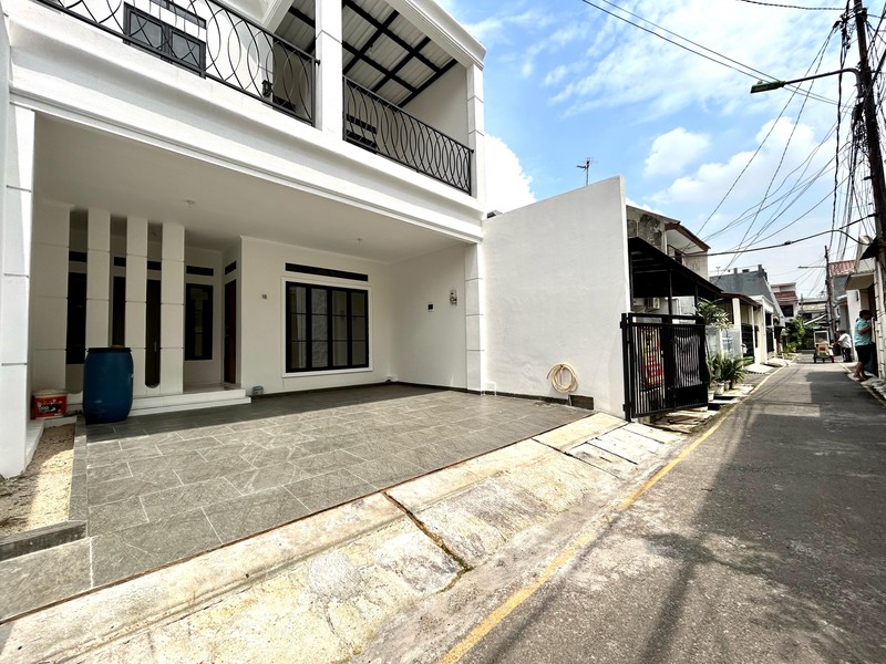 Rumah Tingkat Bangunan Baru di Tebet Barat Jakarta Selatan