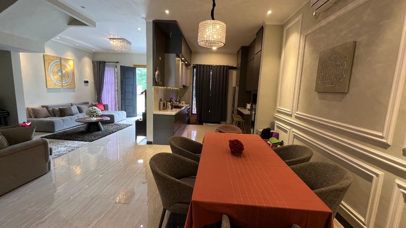 Rumah Semi Furnished Bagus Bersih Siap Huni dengan KT 4+1 KM 3+1 Sertifikat SHM @Ciputat, Tangerang Selatan