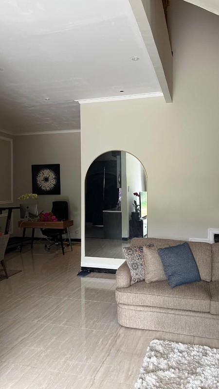 Rumah Semi Furnished Bagus Bersih Siap Huni dengan KT 4+1 KM 3+1 Sertifikat SHM @Ciputat, Tangerang Selatan