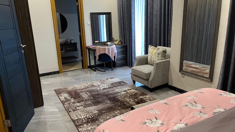 Rumah Semi Furnished Bagus Bersih Siap Huni dengan KT 4+1 KM 3+1 Sertifikat SHM @Ciputat, Tangerang Selatan