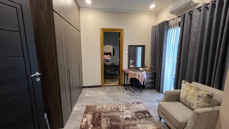 Rumah Semi Furnished Bagus Bersih Siap Huni dengan KT 4+1 KM 3+1 Sertifikat SHM @Ciputat, Tangerang Selatan