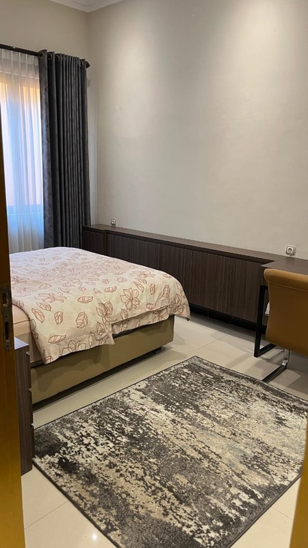 Rumah Semi Furnished Bagus Bersih Siap Huni dengan KT 4+1 KM 3+1 Sertifikat SHM @Ciputat, Tangerang Selatan