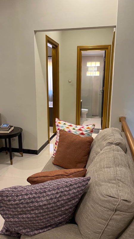 Rumah Semi Furnished Bagus Bersih Siap Huni dengan KT 4+1 KM 3+1 Sertifikat SHM @Ciputat, Tangerang Selatan