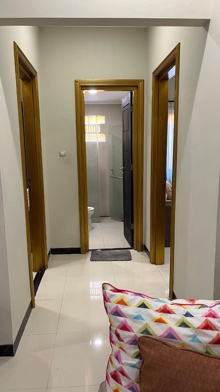 Rumah Semi Furnished Bagus Bersih Siap Huni dengan KT 4+1 KM 3+1 Sertifikat SHM @Ciputat, Tangerang Selatan