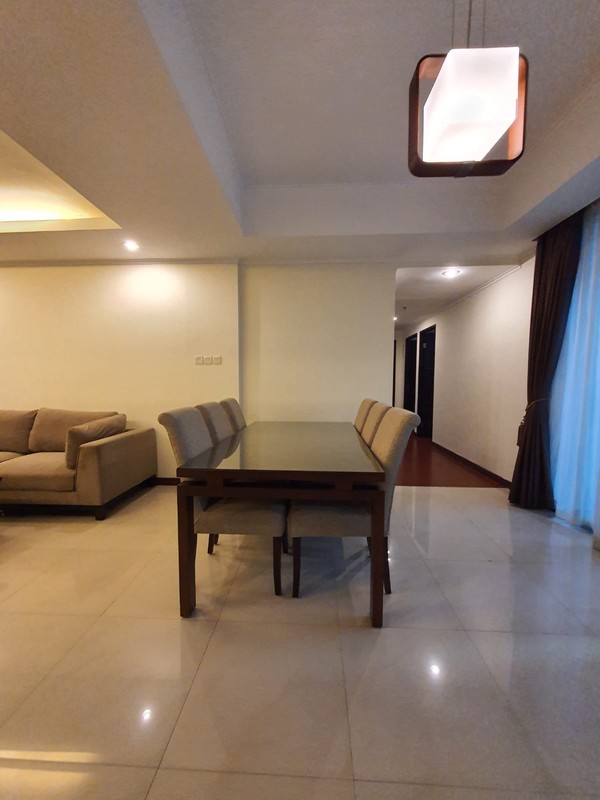 Apartemen Mewah Full Furnish Dengan 160 Meter Persegi Di Kemang Village, Jakarta Selatan