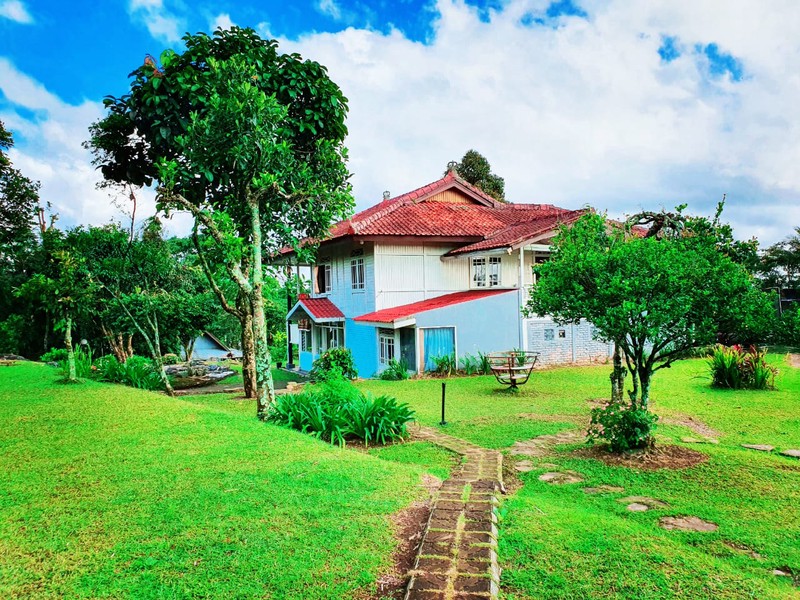 Vila di Cisaat Sukabumi, View Gunung Gede Pangrango dekat Bogor  