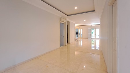 Rumah Mewah di Pondok Indah dengan Kolam Renang, Akses Jagakarsa