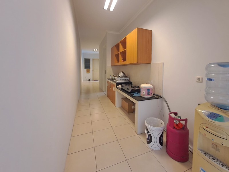 Rumah Mewah di Pondok Indah dengan Kolam Renang, Akses Jagakarsa