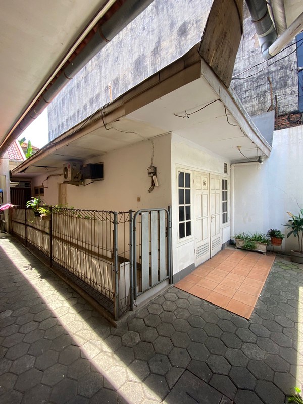 Rumah di Menteng Jakarta Pusat dengan LT 299 m2 LB 170 m2 SHM