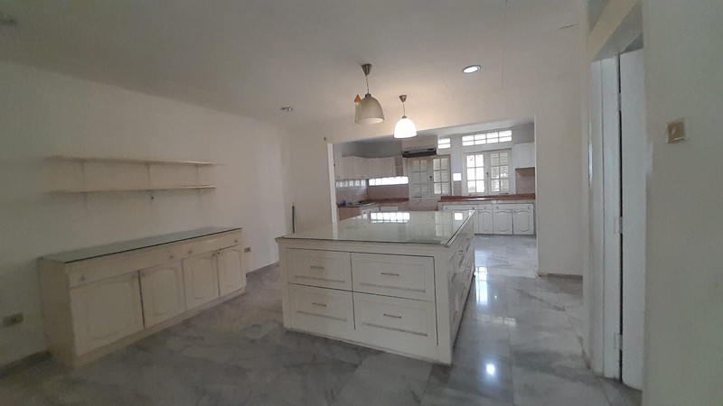 Rumah Luas 1770 m2 di Menteng Dalam Tebet Jaksel