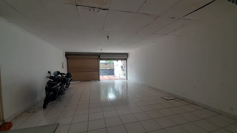 Rumah Luas 1770 m2 di Menteng Dalam Tebet Jaksel