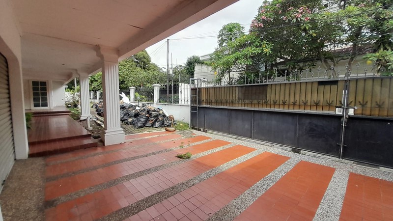 Rumah Luas 1770 m2 di Menteng Dalam Tebet Jaksel