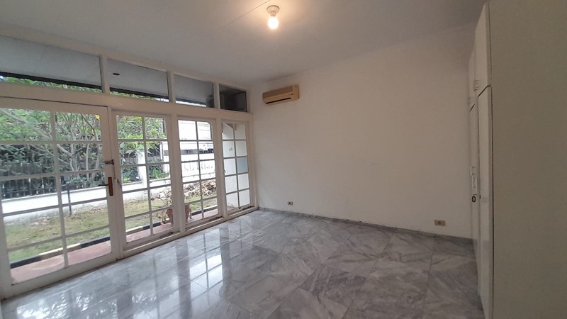 Rumah Luas 1770 m2 di Menteng Dalam Tebet Jaksel
