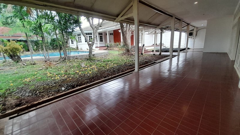 Rumah Luas 1770 m2 di Menteng Dalam Tebet Jaksel