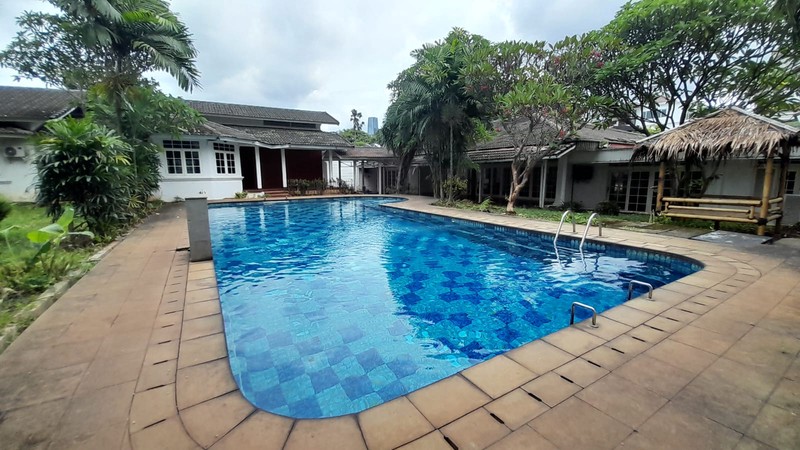 Rumah Luas 1770 m2 di Menteng Dalam Tebet Jaksel