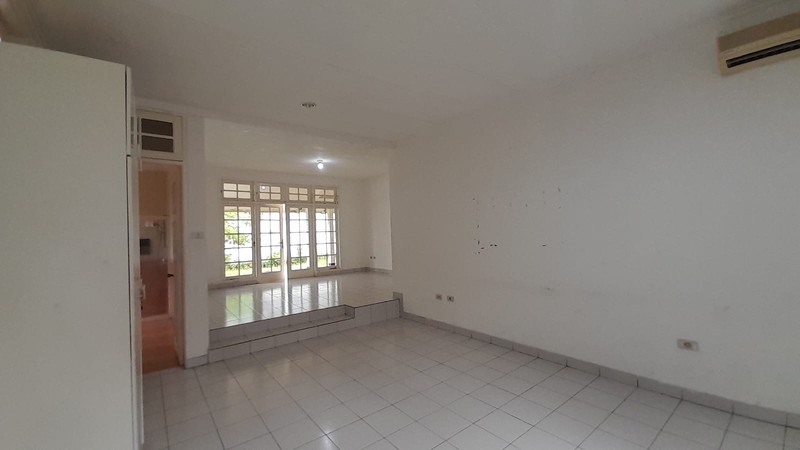 Rumah Luas 1770 m2 di Menteng Dalam Tebet Jaksel