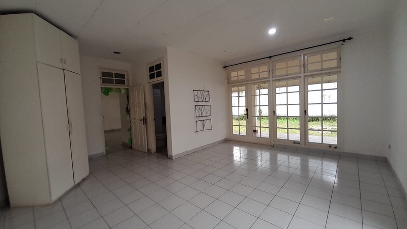 Rumah Luas 1770 m2 di Menteng Dalam Tebet Jaksel
