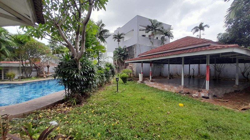 Rumah Luas 1770 m2 di Menteng Dalam Tebet Jaksel