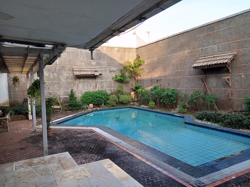 Rumah 2 Lantai Siap Huni dengan LT 877 m2 LB 600 m2 @Lebak Bulus, Jakarta Selatan