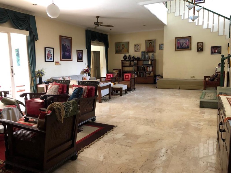 Rumah 2 Lantai Siap Huni dengan LT 877 m2 LB 600 m2 @Lebak Bulus, Jakarta Selatan