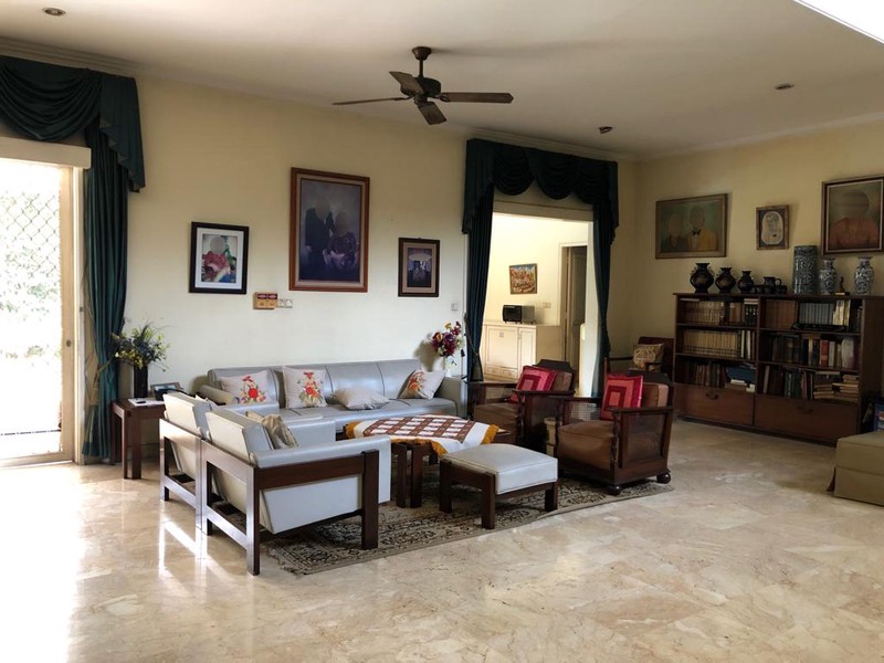 Rumah 2 Lantai Siap Huni dengan LT 877 m2 LB 600 m2 @Lebak Bulus, Jakarta Selatan