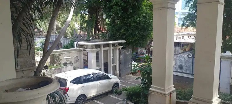 Rumah Mewah Asri Lokasi Strategis di Patra Kuningan, Jakarta Selatan