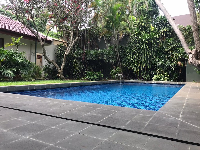 Beautiful and exclusive residence in kemang dalam with garden semifurnish 