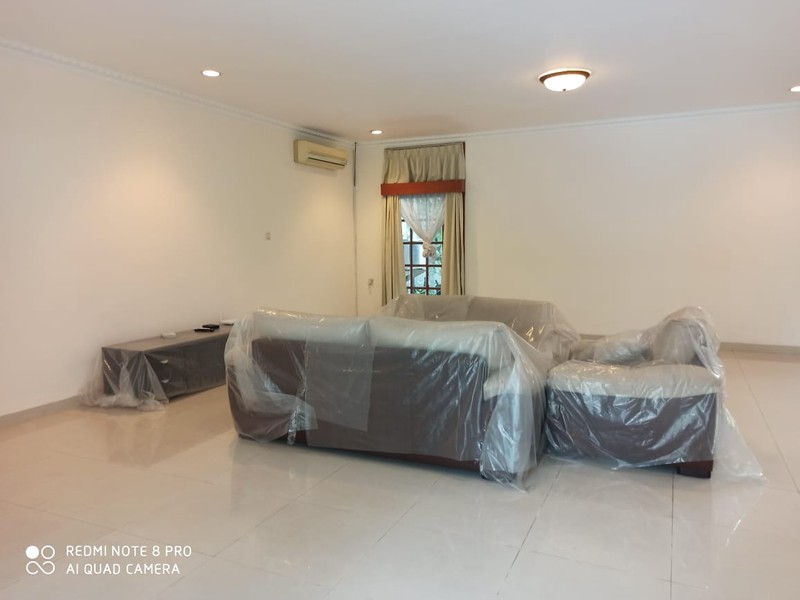 Beautiful and exclusive residence in kemang dalam with garden semifurnish 