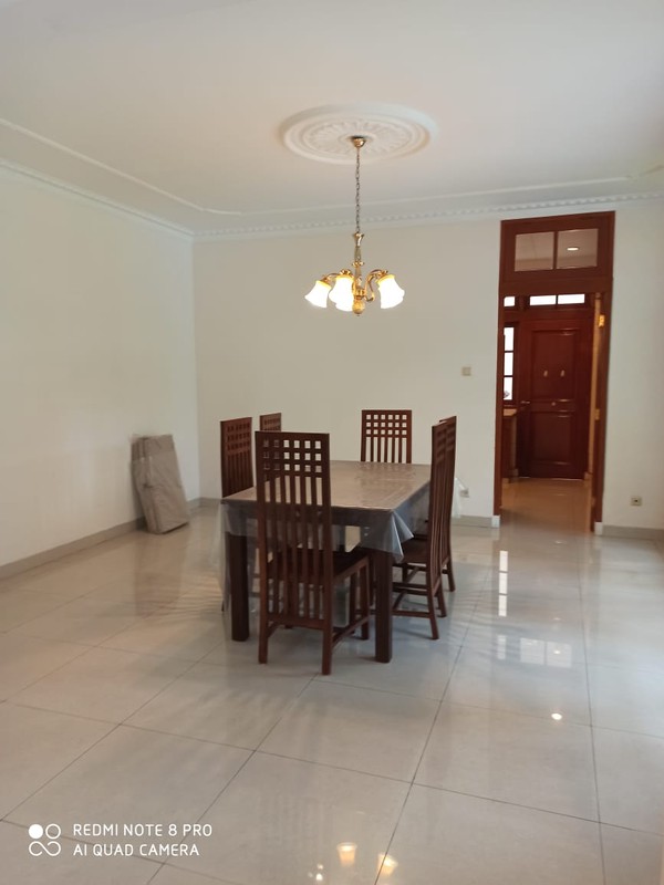 Beautiful and exclusive residence in kemang dalam with garden semifurnish 