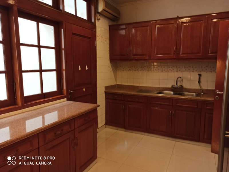 Beautiful and exclusive residence in kemang dalam with garden semifurnish 