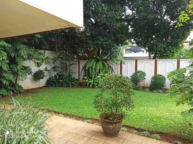 Beautiful and exclusive residence in kemang dalam with garden semifurnish 