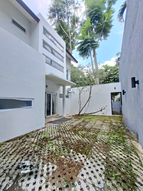 Rumah 2 Lantai Siap Huni Lokasi Premium dengan Hunian Nyaman dan Asri SHM @Bintaro Sektor 9