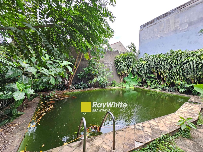 Rumah lama di Kemang Dalam, Jakarta Selatan, hadap Selatan, 10 menit ke Mal Kemang Village