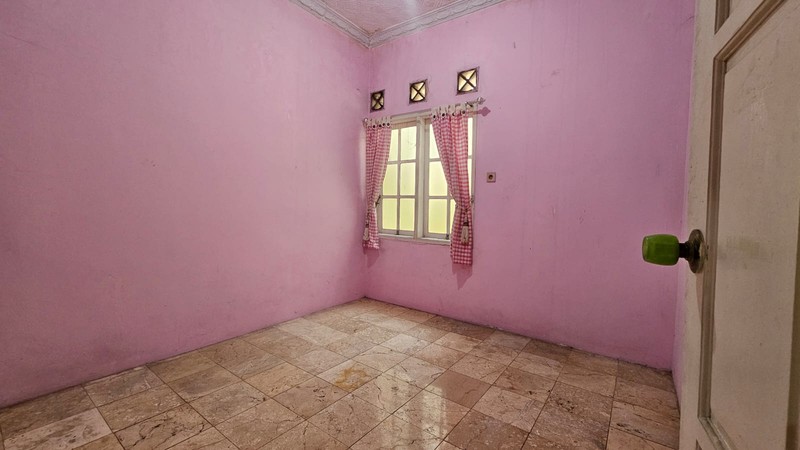 Tapos raya luas 250 rumah jalan utama tapos cocok untuk usaha