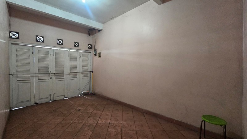 Tapos raya luas 250 rumah jalan utama tapos cocok untuk usaha