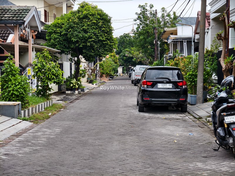 Rumah 2 Lantai Modern Siap Huni di Semolowaru - Lokasi Strategis Surabaya Timur