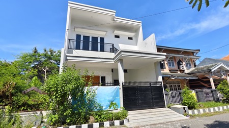 Rumah 2 Lantai Modern Siap Huni di Semolowaru Surabaya Timur - Lokasi Strategis & Bebas Renovasi