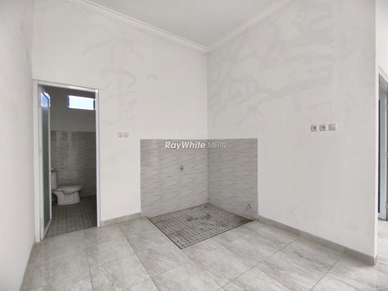 Rumah 2 Lantai Modern Siap Huni di Semolowaru Surabaya Timur - Lokasi Strategis & Bebas Renovasi