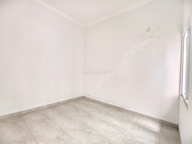 Rumah 2 Lantai Modern Siap Huni di Semolowaru Surabaya Timur - Lokasi Strategis & Bebas Renovasi