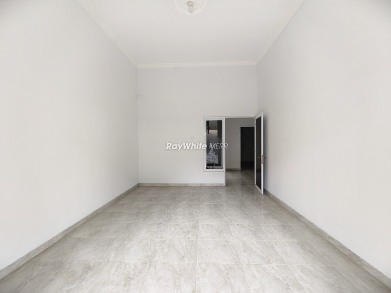 Dijual Rumah 2 Lantai Semolowaru - Bangunan Fresh, Balkon Luas, Dekat Fasilitas Umum