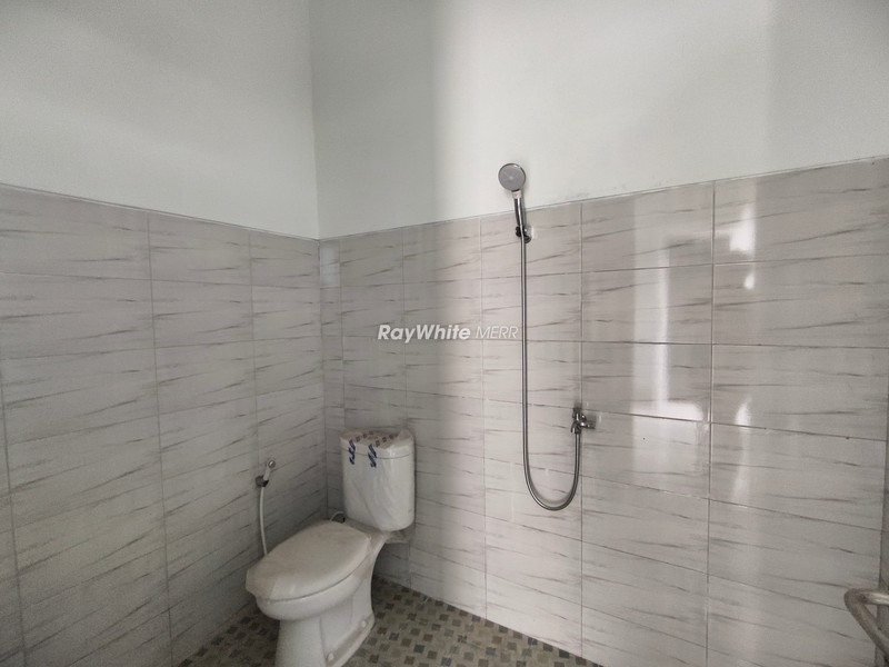 Dijual Rumah 2 Lantai Semolowaru - Bangunan Fresh, Balkon Luas, Dekat Fasilitas Umum